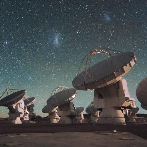 Atacama Large Millimeter-submillimeter Array (ALMA)