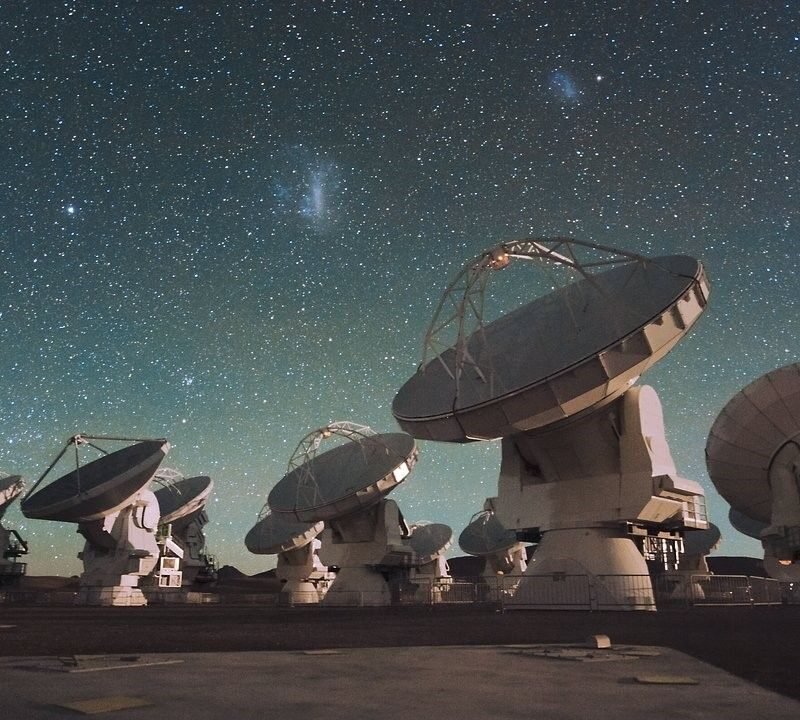 🔭 ALMA Rompe Récords: 4,250 Horas Revelando los Secretos del Universo Frío 🔭 ALMA Rompe Récords: 4,250 Horas Revelando los Secretos del Universo Frío